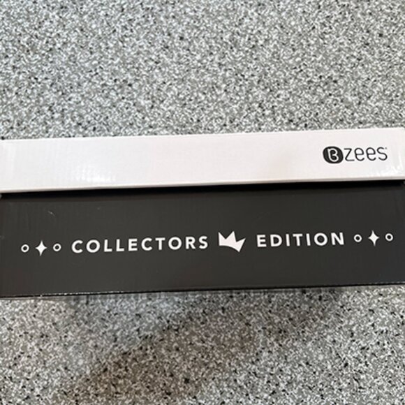 Bzees Collector’s Edition Royal Ruby Champagne Heart Quilted Slip-Ons NWT - Picture 5 of 6